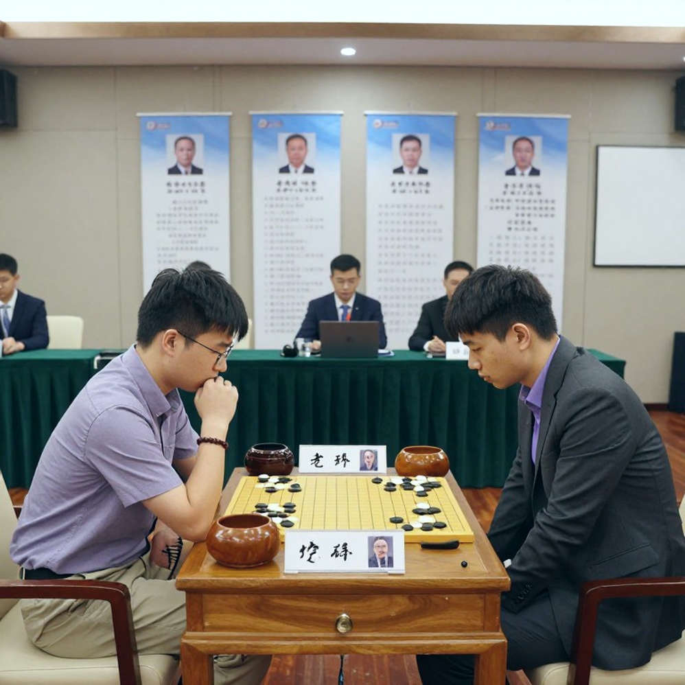 Total Chess, Budapest và hệ thống rating thống nhất: một tiêu đề chưa có phần thân