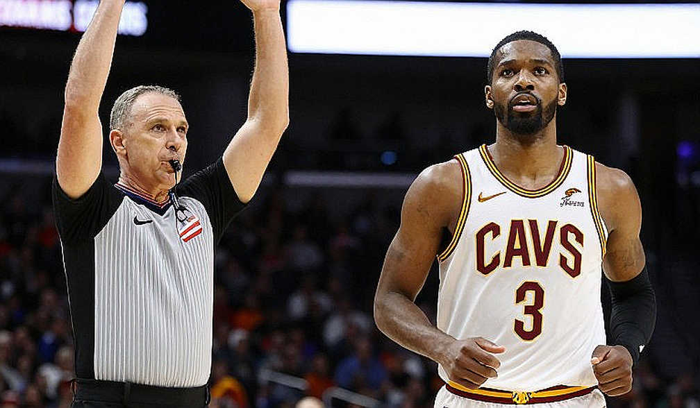 Chín chiều phân tích esports chuyên sâu: kỷ luật dám nói 'không đủ thông tin'
