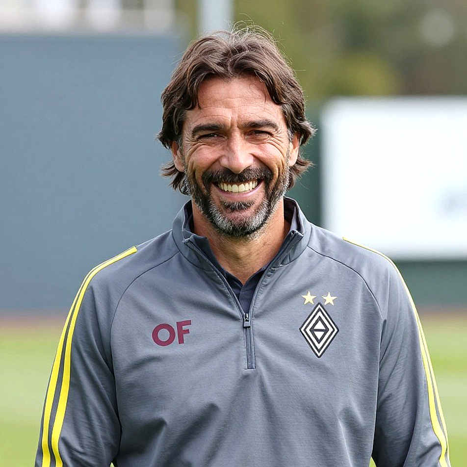 Bóng đá Việt Nam: lớp dữ liệu đang hình thành bên dưới bảng xếp hạng V.League