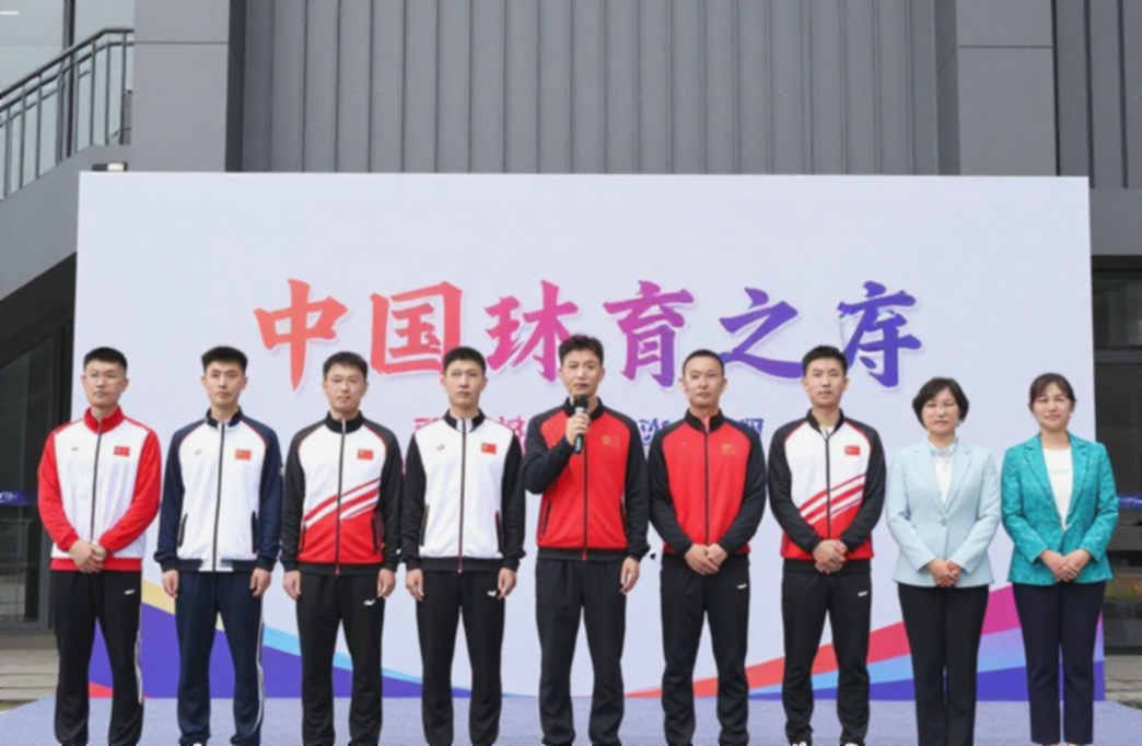 Satwiksairaj và Chirag giành vé vào bán kết Trung Masters Super 750, Srikanth khẳng định suy thoái