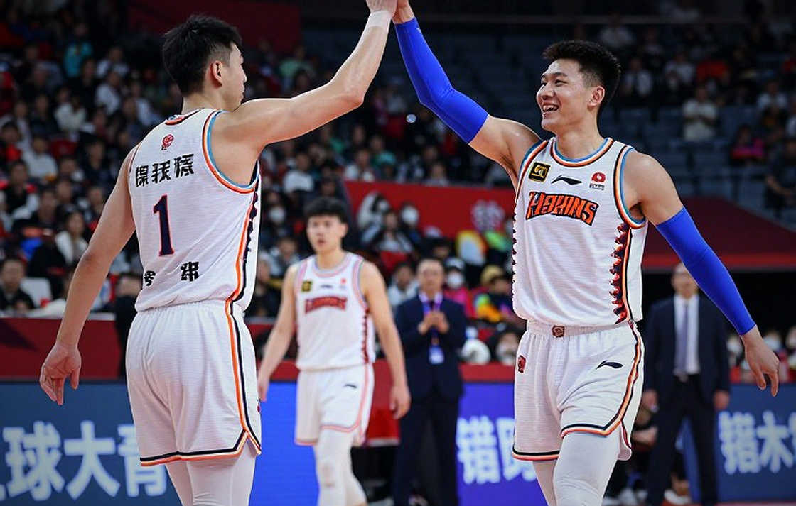Chín Cánh Cửa Và Một Bảng Trống: Nghề Viết Esports Khi Dữ Liệu Không Lên Tiếng Chín Cánh Cửa Và Một Bảng Trống: Nghề Viết Esports Khi Dữ Liệu Không Lên Tiếng