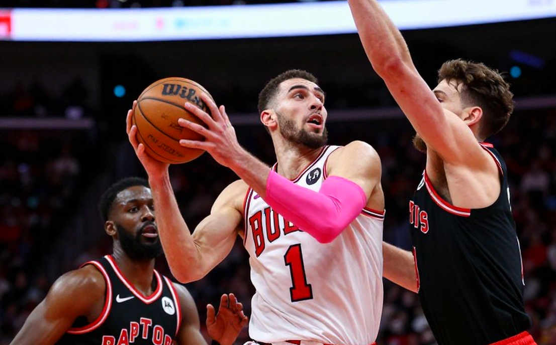 Enes Kanter Freedom kiện Chicago Sky và chủ sở hữu Wintrust Arena: Ranh giới giữa tự do ngôn luận và an ninh sân bóng