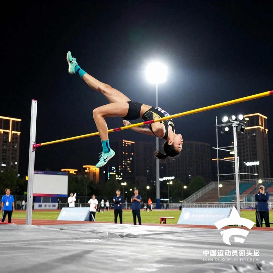 Amy Hunt, quảng cáo gây tranh cãi của Sydney Sweeney và đường chạy 200m ở Budapest