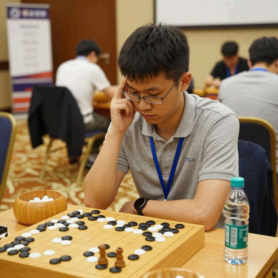Ván cờ không khán đài: Khi một nước đi thứ hai trở thành tiếng vọng của ký ức