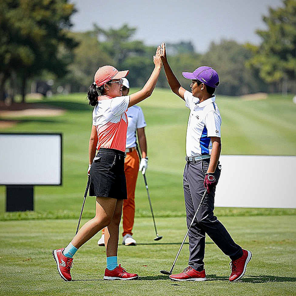 Sân vắng, tiếng vỗ tay không còn: Bài toán kinh tế ẩn sau những vòng golf không khán giả Sân vắng, tiếng vỗ tay không còn: Bài toán kinh tế ẩn sau những vòng golf không khán giả