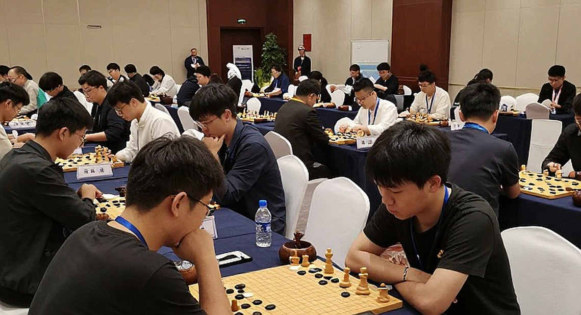 Nghi lễ của niềm tin: 5.e5 và sự an ủi kỳ lạ của người chơi cờ câu lạc bộ