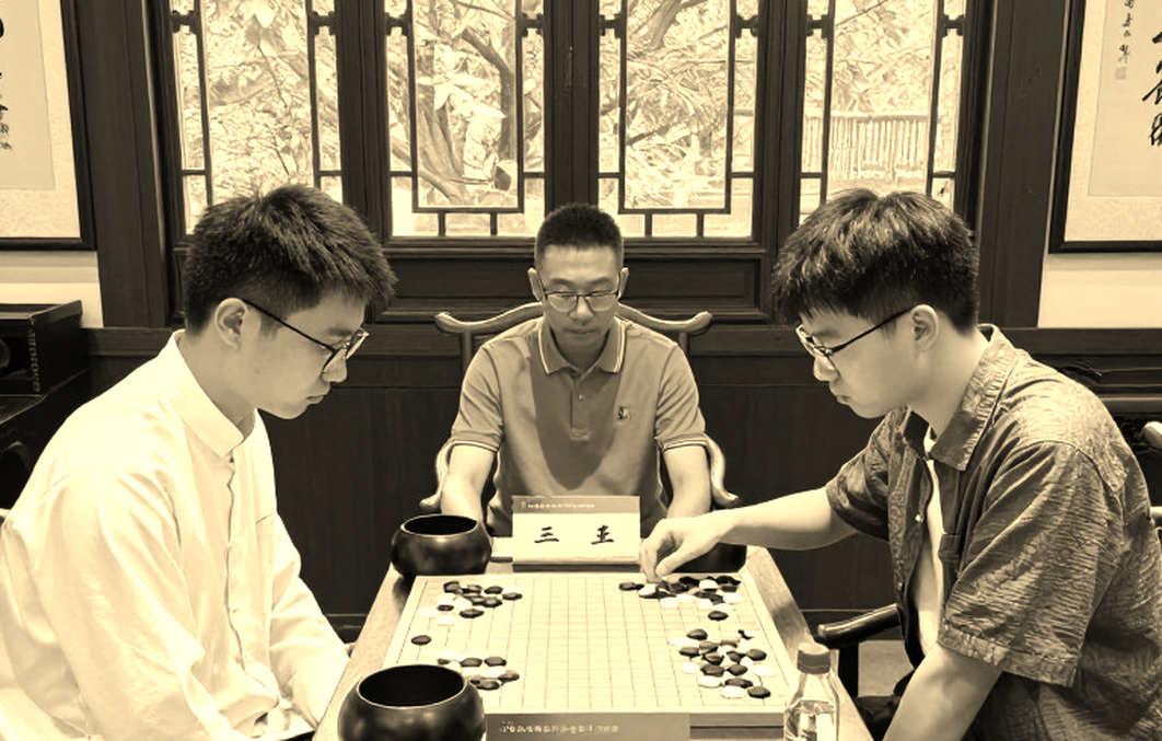 Sindarov hạ Anand ngày khai mạc Global Chess League: Chiến thắng của không gian, không phải tuổi tác