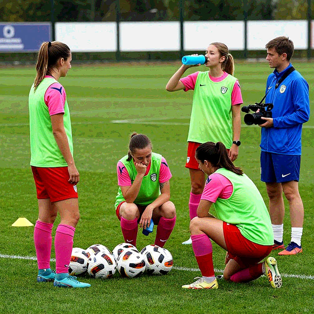 Transfer Window Filter: Reading Rumors Through a Referee's Eye Transfer Window Filter: Reading Rumors Through a Referee's Eye