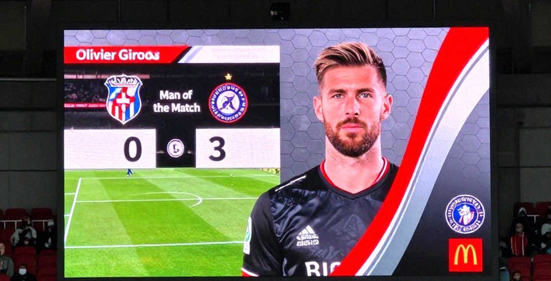 Ernest Muçi sau derby: bốn câu nói, một mâu thuẫn và giới hạn của việc đọc tin
