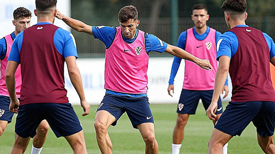 Bóng đá Việt Nam 2026: Giải mã toàn cảnh từ V.League đến đội tuyển quốc gia qua chín chiều phân tích
