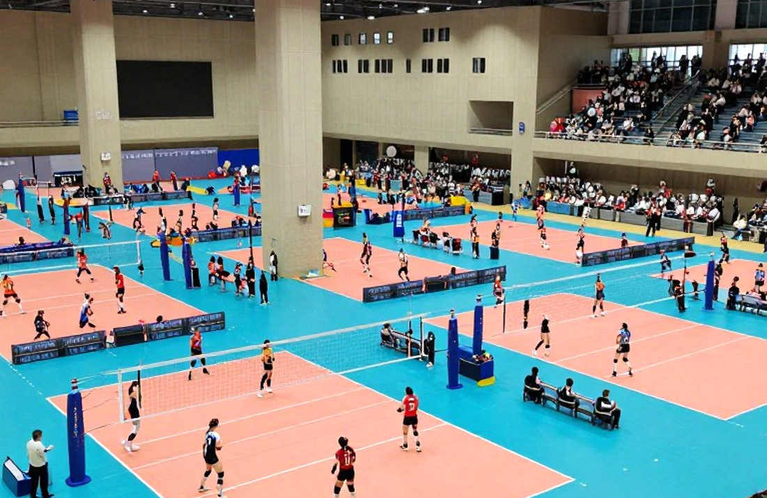 Ba mươi nghìn khán giả, ba nhà báo: bóng chuyền nữ Nhật Bản tự viết lại bản tin